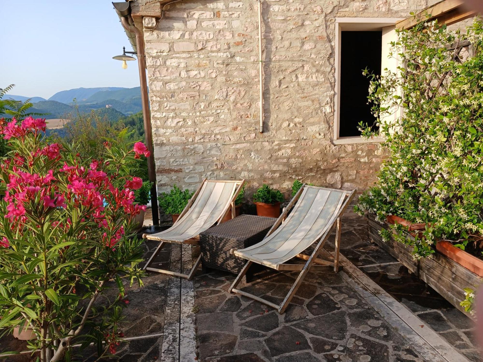 Agriturismo Del Frontino - Lo Studio อัคกวาลาญา ภายนอก รูปภาพ